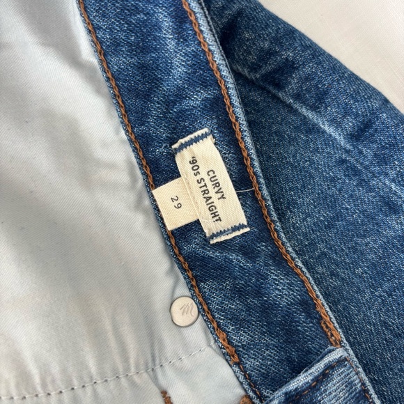 Madewell “Curvy 90s Straight” Midwash Jeans - Picture 4 of 5